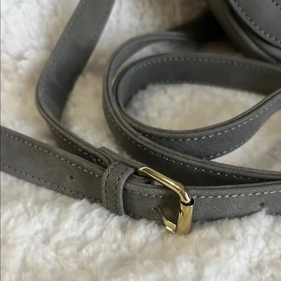 Southwestern Grey‎ Crossbody Bag with Saddle Shape and Tassel Detail - Picture 3 of 16